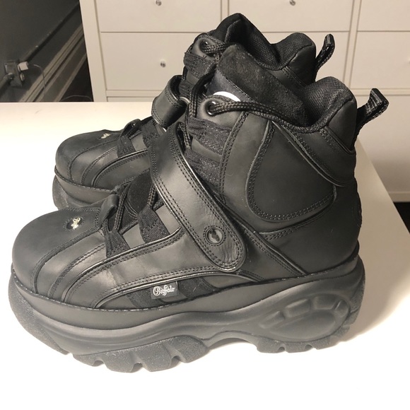 SOLD Buffalo Classic Platform High-Top Sneakers - Picture 5 of 7